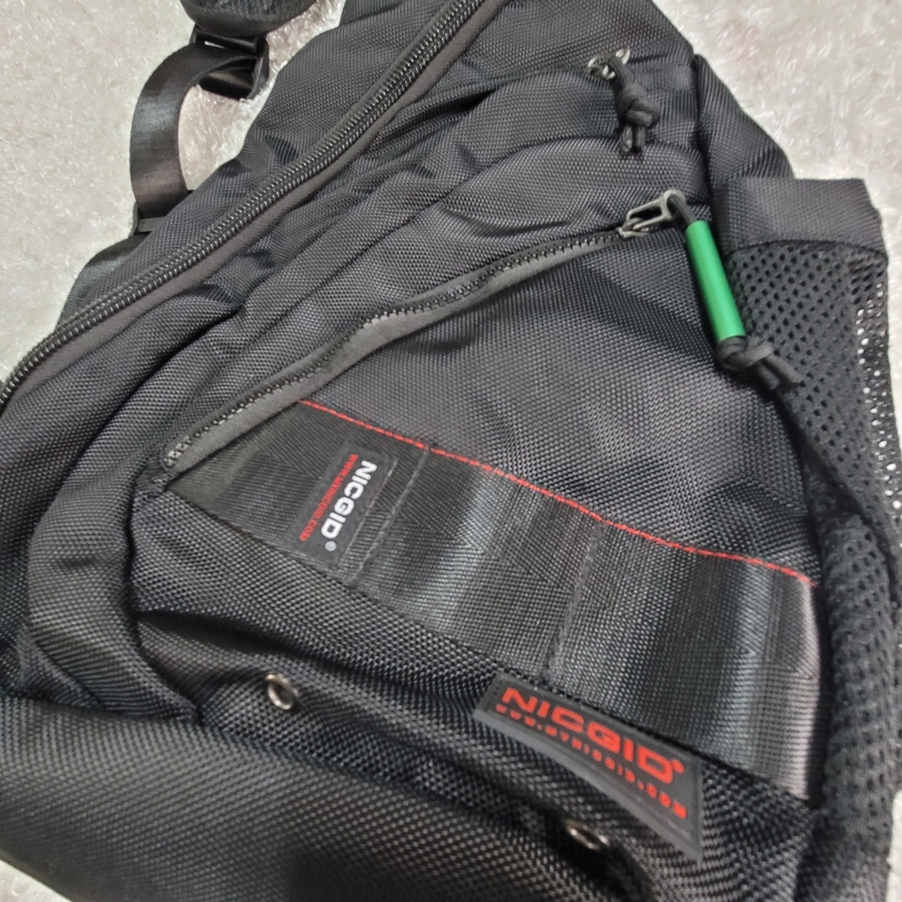 Backpack - Picture 2 of 7